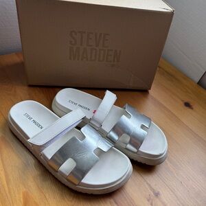 Steve Madden jmayven slide sandals white and silver size 3